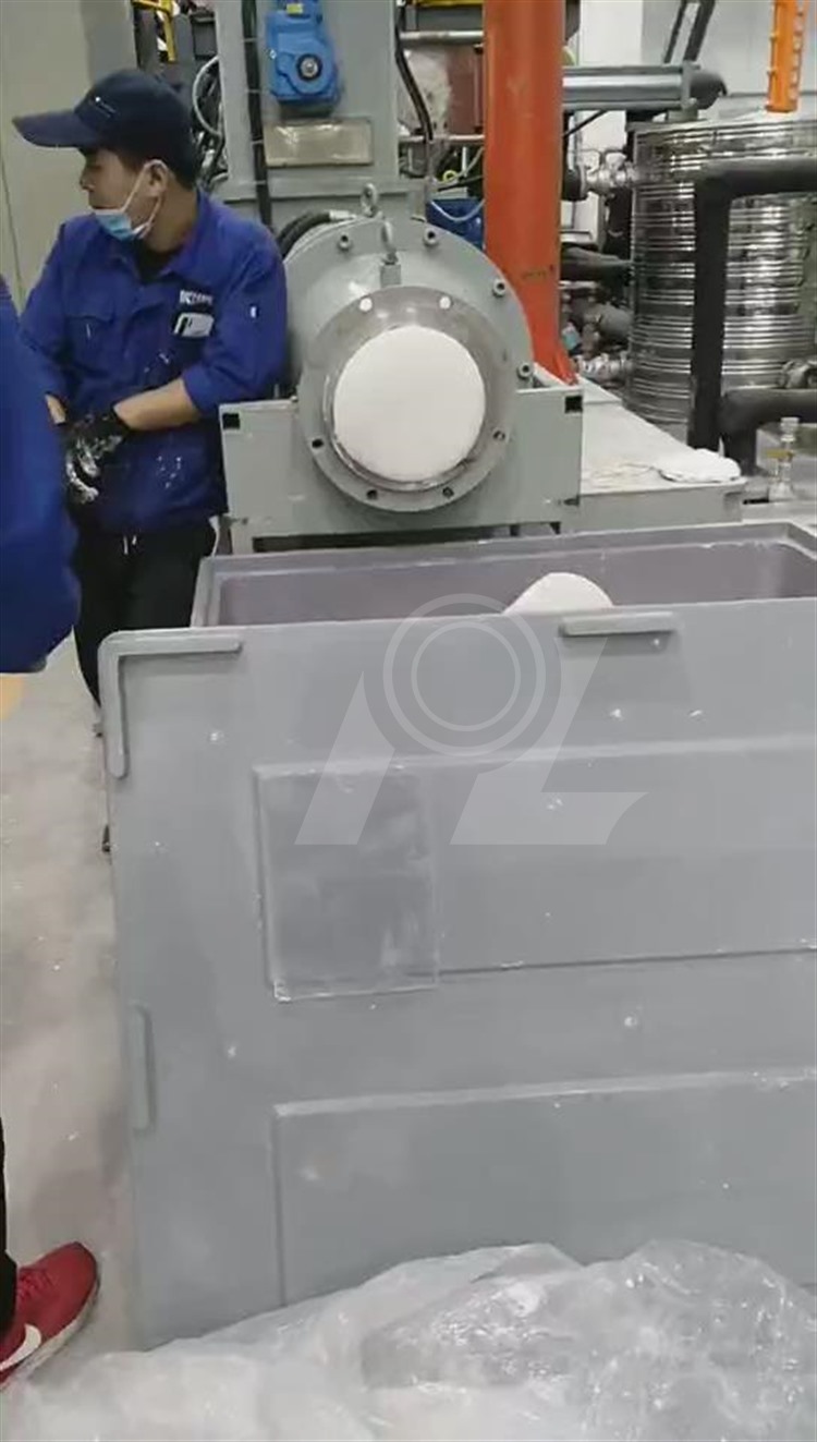 2，上料，捏合精煉